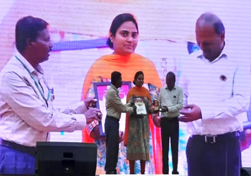 Received SEMMAI MAATHAR Award From EDII - Horti Business Incubation Forum, HCRI, Periyakulam